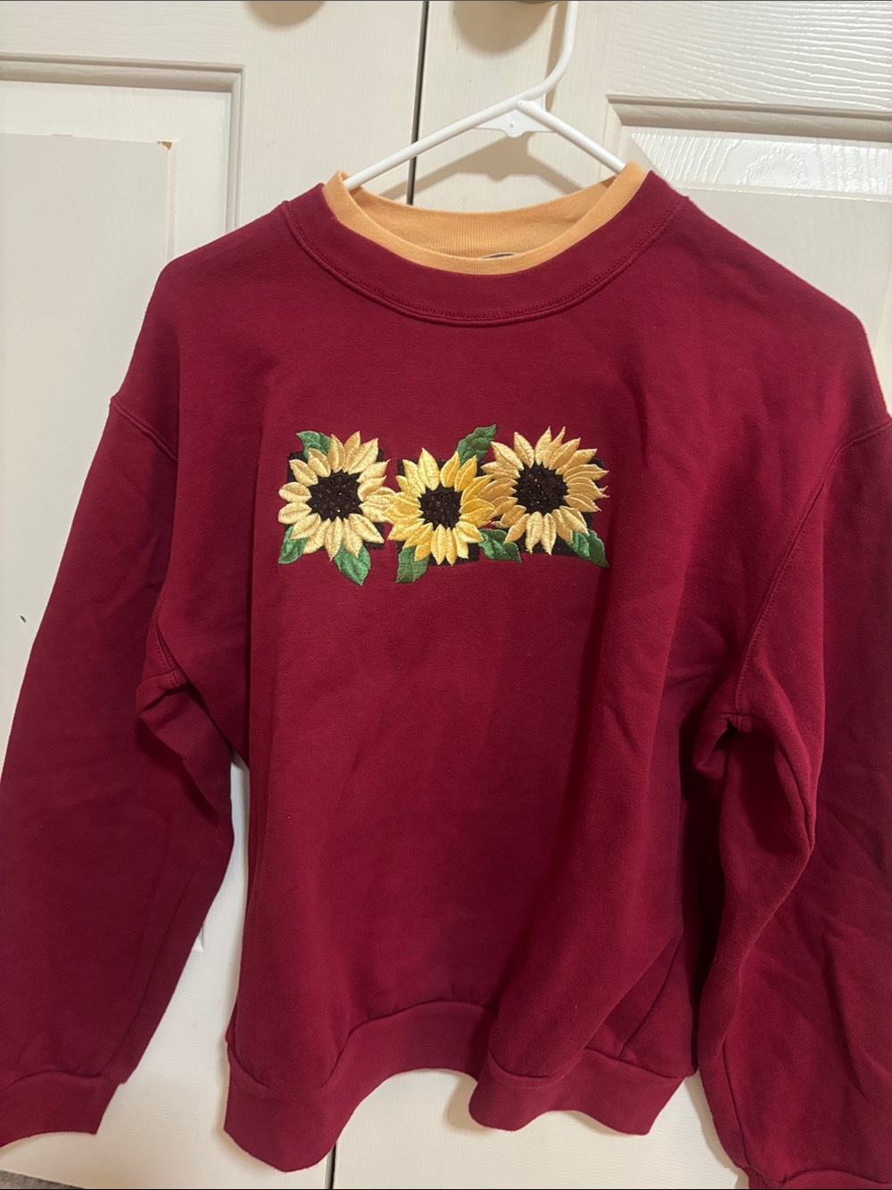 Womenโs Burgundy Sunflower Embroidered Sweatshirt